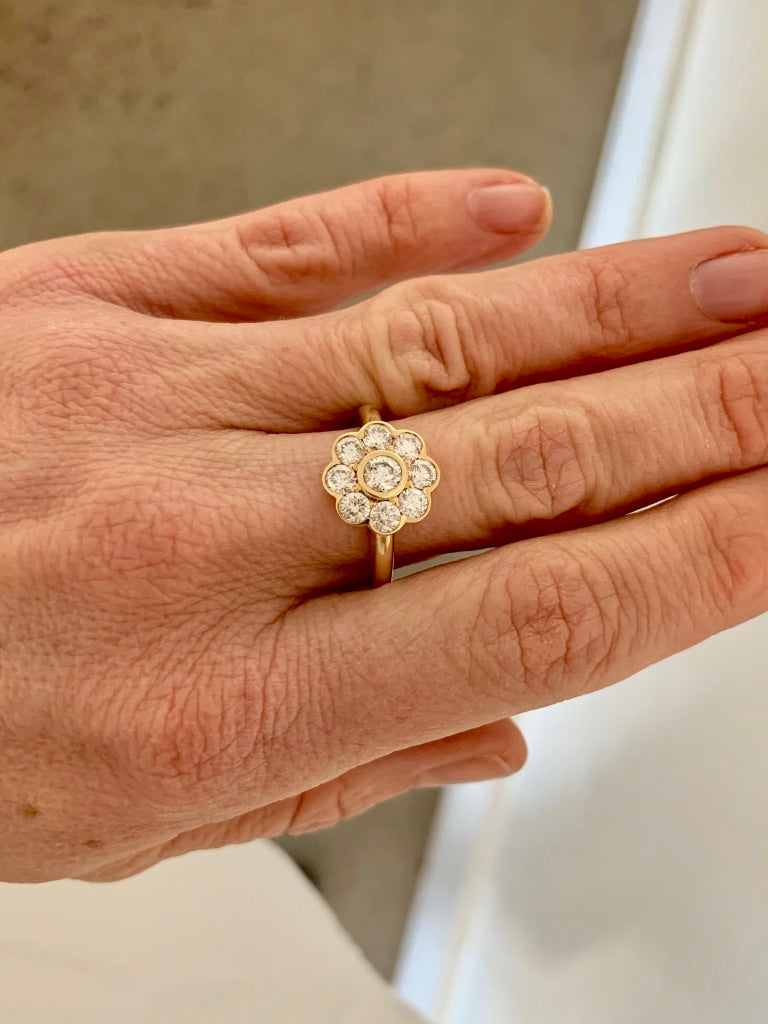 Daisy wedding ring | Beachweddingtips.com
