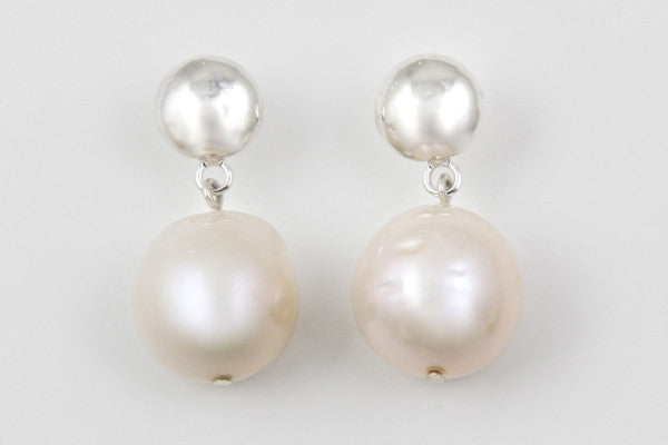 Sterling silver & freshwater pearl stud earrings